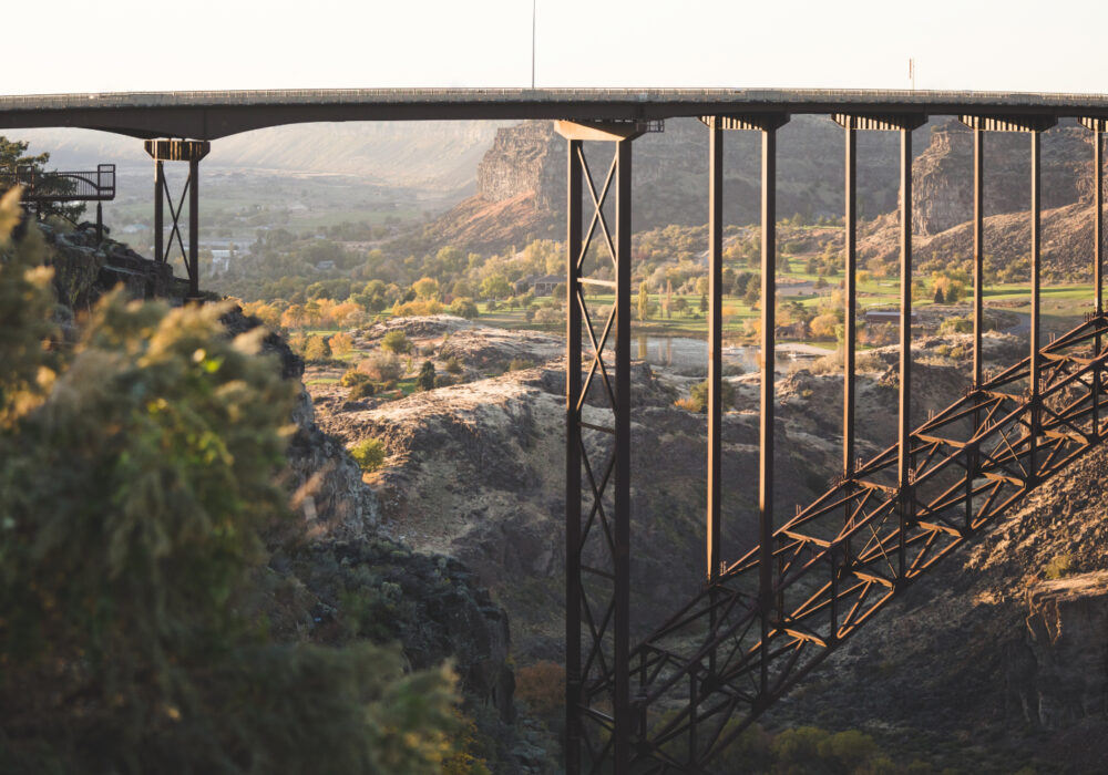 perrine-bridge-snake-river-canyon-twin-falls-idah Perrine Bridge spanning the Snake River Canyon near Twin Falls, Idaho, a scenic stop on a Southern Idaho road trip featuring volcanic canyon landscapes and nature views