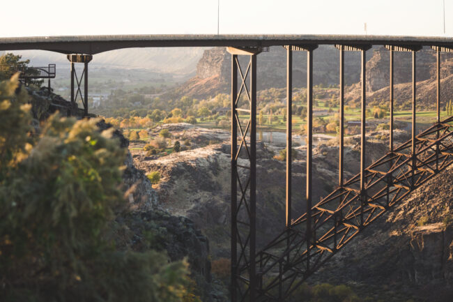 perrine-bridge-snake-river-canyon-twin-falls-idah Perrine Bridge spanning the Snake River Canyon near Twin Falls, Idaho, a scenic stop on a Southern Idaho road trip featuring volcanic canyon landscapes and nature views