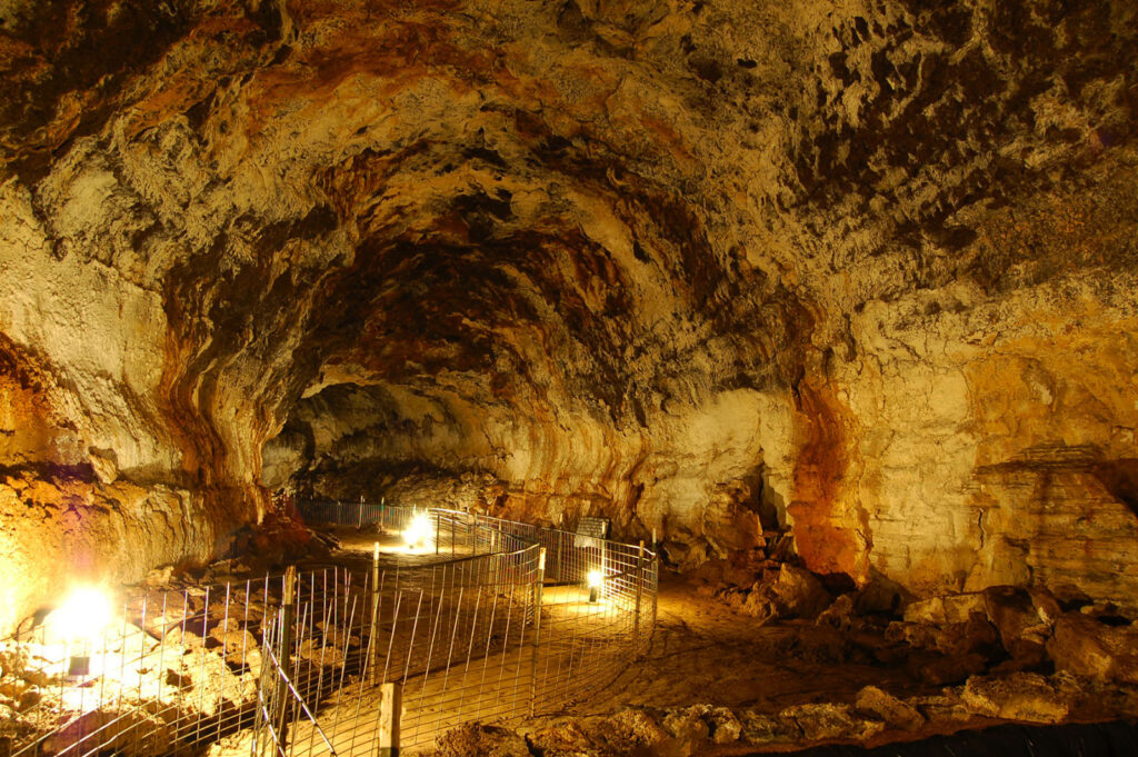 Volcanic rock textures and lava flow patterns inside Idaho’s Mammoth Cave lava tube