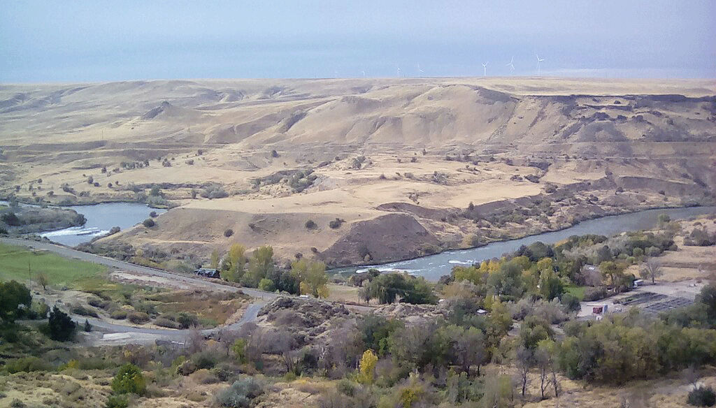 Hagerman Fossil Beds along the Snake River in southern Idaho with rolling hills and river valley