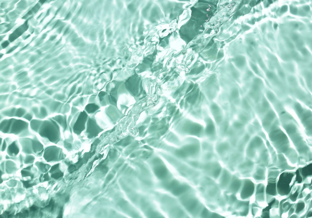 nat-soo-pah-hot-springs-water Close-up view of clear mineral water and shimmering surface patterns at Nat-Soo-Pah Hot Springs in Idaho